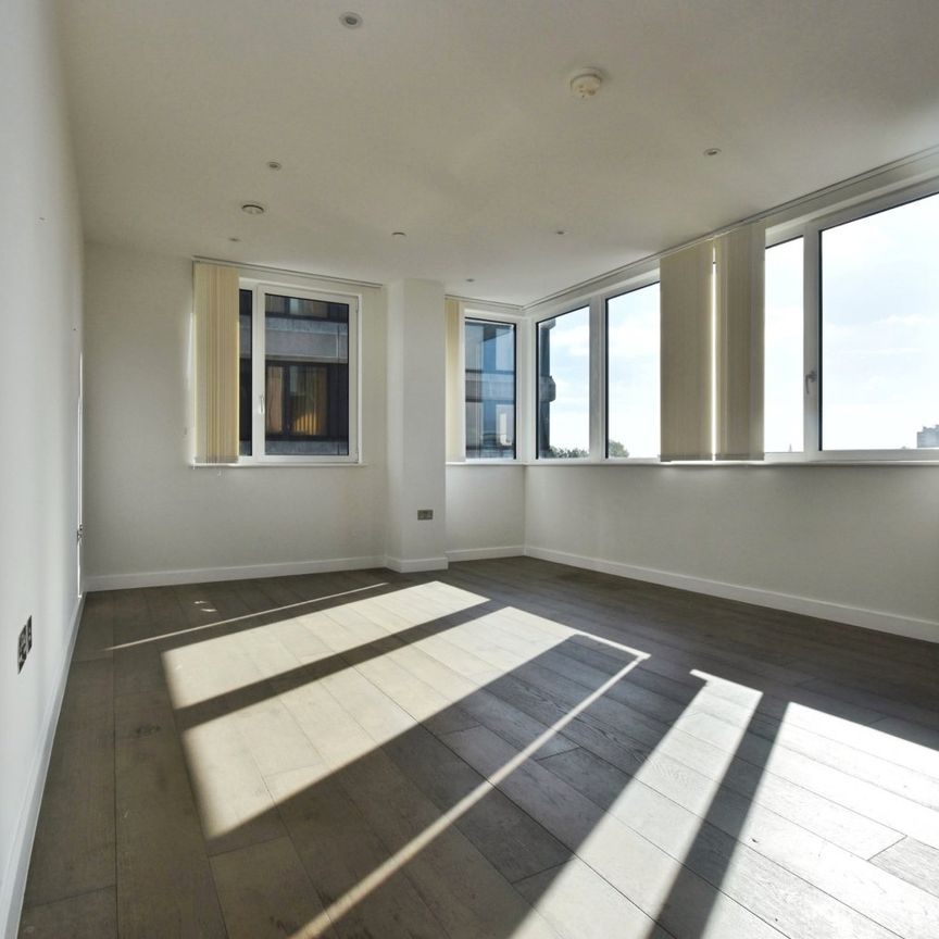 Flat to rent - High Street, Bromley, BR1 - Photo 1
