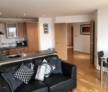 2 bedroom flat to rent - Photo 2