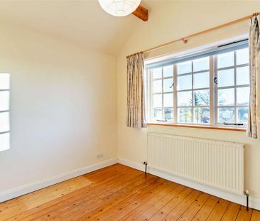 4 bedroom semi-detached house to rent - Photo 5