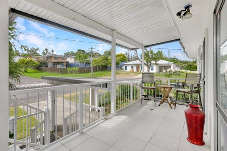 Fully furnished three-bedroom home offering comfortable living, lush outdoor space, and move-in-ready convenience - Photo 3