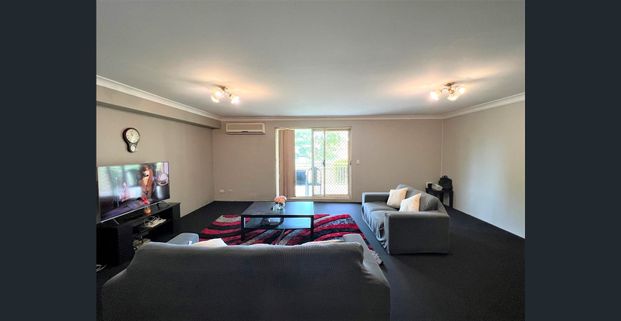 COMFORTABLE LIVING ON THE GROUND FLOOR - Photo 1