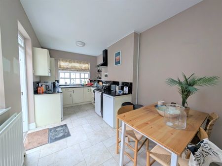 Chichester 2 bedroom maisonette to rent - Photo 4