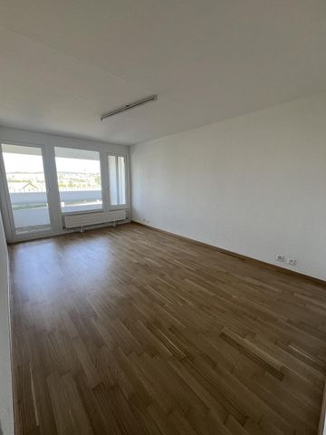 Logement de 3 pièces rénové, proche des transports publics et commerces. Avec ascenseur, accès sécurisé et buanderie. - Foto 5