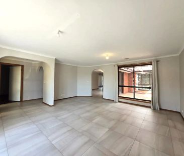 “Spacious Family Home in Wyndham Vale” - Photo 2