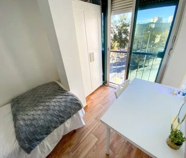 Calle San Vicente de Paúl, Sevilla, Andalusia 41010 - Photo 4