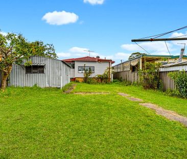 COMFORTABLE HOME IN GREAT LOCATION - Photo 5