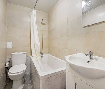 Gatliff Close, Ebury Bridge Road, London, SW1W flat to rent - Photo 5