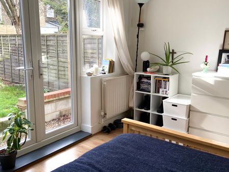 4 Bed Flat, Narford Rd, E5 - Photo 4