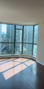 DO NOT MISS 2 bedrooms + den completely renovated unit! - Photo 3