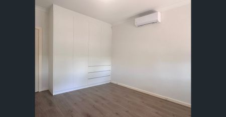 Spacious 4-Bedroom House in Melrose Park - Photo 3