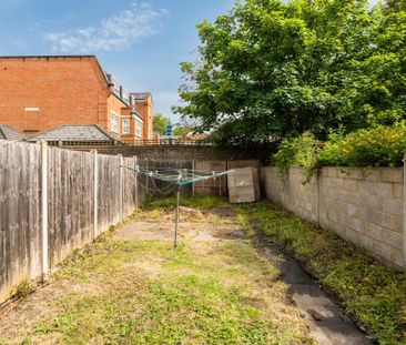 3 bedroom terraced house to rent - Photo 4