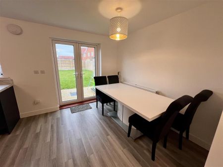 3 bedroom semi-detached house to rent - Photo 3