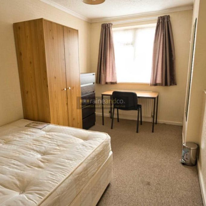 3 bedroom end of terrace house to rent - Photo 1