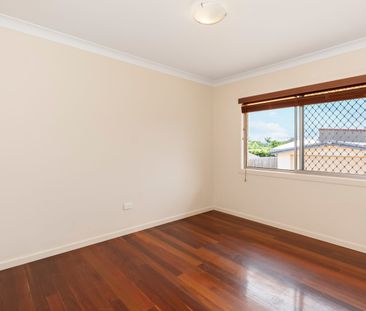 Massive Family Home - Photo 2