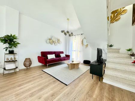 Plaza de Pepe Mena, Málaga, Andalusia 29012 - Photo 5