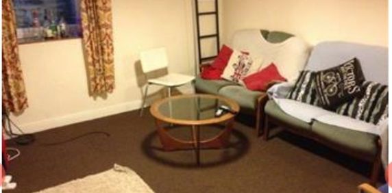 Close to university/ city centre - Photo 2