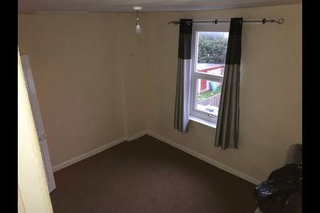 2 Bed End Terrace, Livingstone Road, S35 - Photo 3