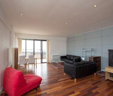 2 bedroom penthouse to rent - Photo 2