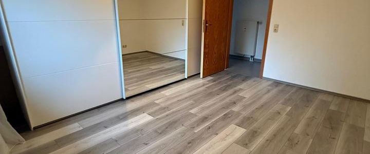 Moderne 3-Zimmer -Wohnung mit neuer Küche, 2 Balkonen/Stellplatz - Photo 1