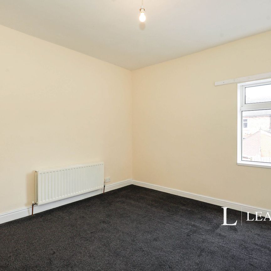 2 bedroom house to rent Kingsley Street, ST3 - Photo 1