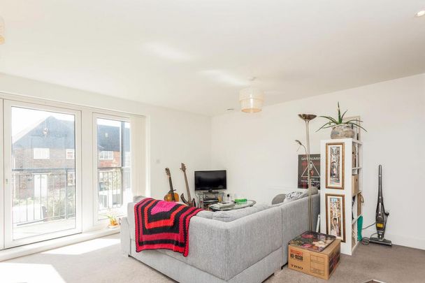 2 bedroom flat to rent - Photo 1