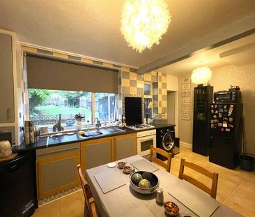 3 bedroom end of terrace house to rent - Photo 3