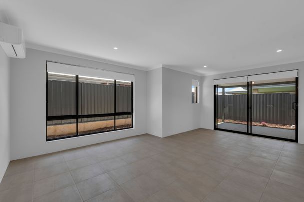 Five Bedroom Home in Madora Bay - Photo 1