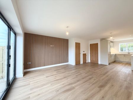 3 bedroom semi-detached house to rent - Photo 3