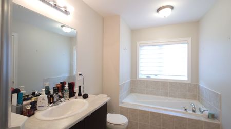 For Lease - 122 Finegan Circle, Brampton, Ontario - Photo 4