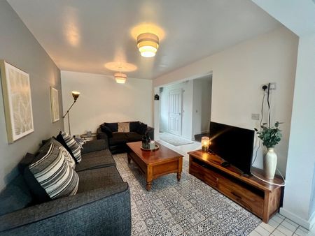 Room in a Shared House, Waggon Road, LS10 - Photo 2