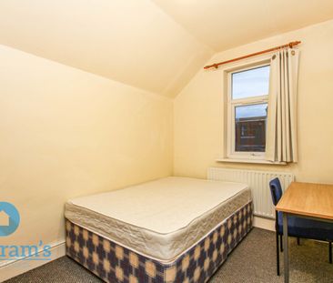 5 bed Semi-Detached House for Rent - Photo 3