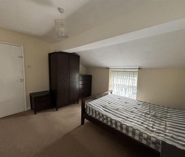 To Let 2 Bed Flat Wrexham Street, Mold Per Calendar Month £725 pcm - Photo 3