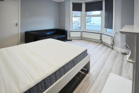 1 bedroom in a house share to rent - Photo 5