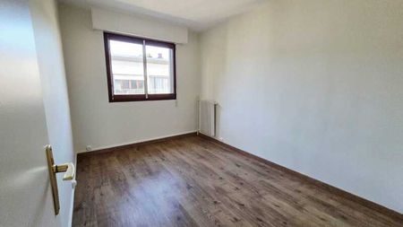 Location Appartement 5 Pièces 96 m² - Photo 2