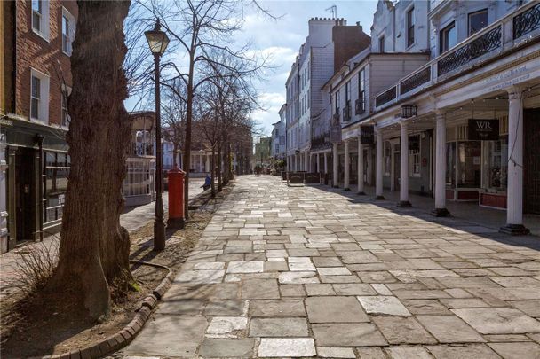 Two bedroom apartment in a unique landmark development at the edge of the Pantiles - Photo 1