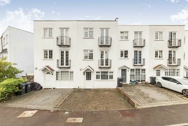 Eaton Drive, KT2, London - Photo 1