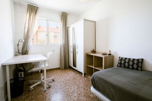 Carrer del Serpis, Valencia, Valencian Community 46022 - Photo 1