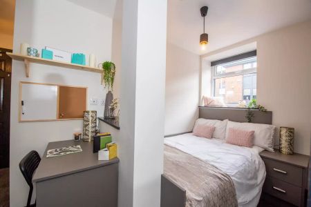 6 Bedroom House - Photo 4