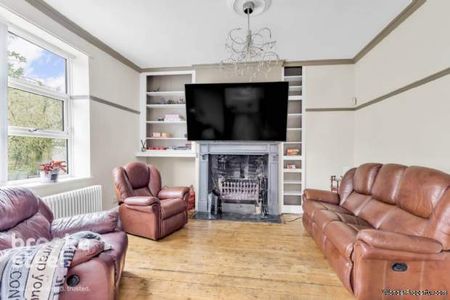 5 bedroom property to rent in Rossendale - Photo 4