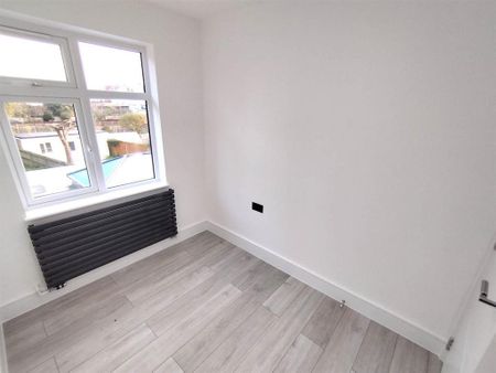 4 bedroom semi-detached house to rent - Photo 3