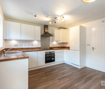 3 bedroom semi-detached house to rent - Photo 4