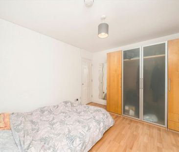 Sheerness Mews Canary Wharf, E16 - Photo 1