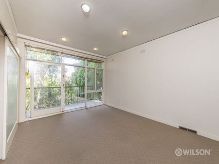 Spacious 2 Bedroom apartment - Photo 3