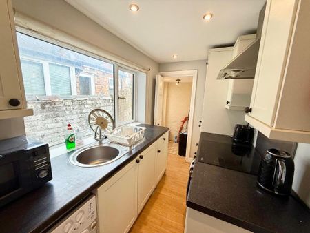 3 bedroom terraced house to rent - Photo 5