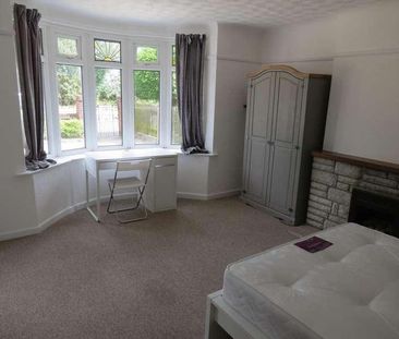 Bedroom Detached House In Wallisdown, BH12 - Photo 3