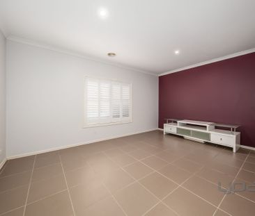 10 Ridgegreen View, Caroline Springs - Photo 5