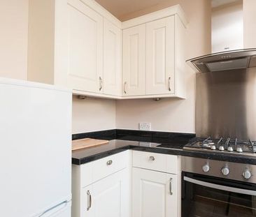 2 bedroom end of terrace house to rent - Photo 4