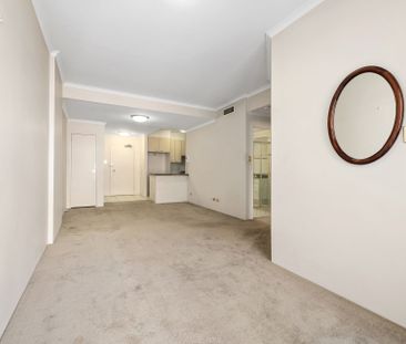 Contemporary Urban Living with Modern Comfort - Photo 2