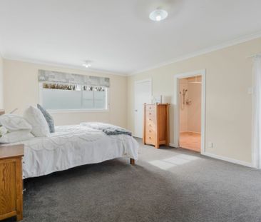 Large Farmhouse on Lifestyle Block - Photo 6