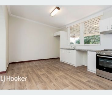 PLENTY OF LIVING SPACE, COTTAGE STYLE! - Photo 6